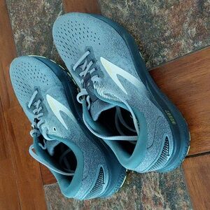 Brooks Ghost 16 Shoes like new  condition
